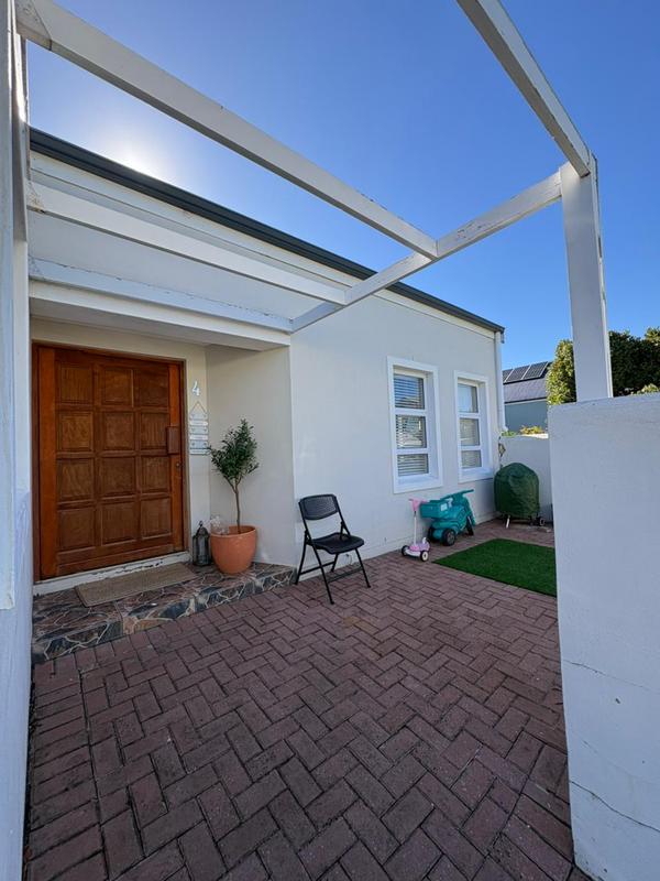 3 Bedroom Property for Sale in Sandbaai Western Cape